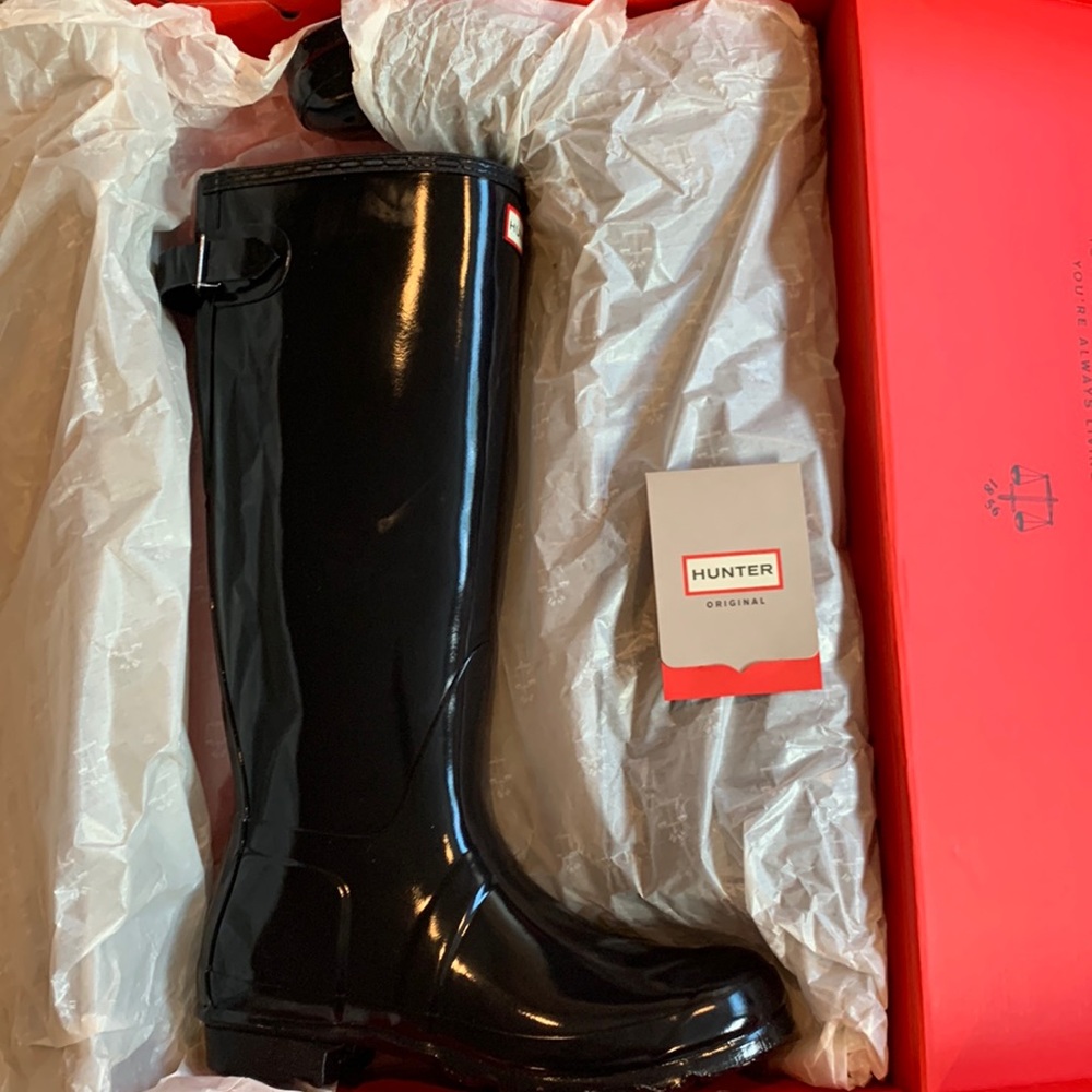Women’s Original black gloss Hunter boots, size US 9.